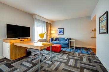 هتل Hampton Inn & Suites Boston/waltham