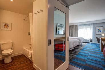 هتل Hampton Inn & Suites Boston/waltham