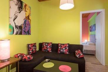 هتل Helena Apartments & Villas
