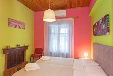 هتل Helena Apartments & Villas