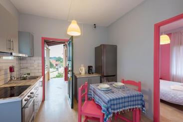هتل Helena Apartments & Villas