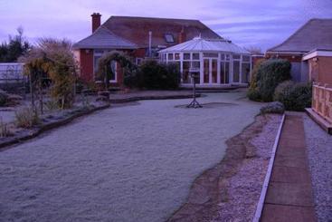 تختخواب و صبحانه Eastcote Luxury Guest House