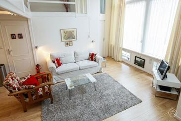 تختخواب و صبحانه Studio Boom Apartment