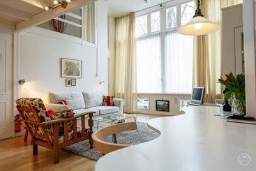 تختخواب و صبحانه Studio Boom Apartment
