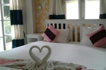 Petch Rim Tan Resort