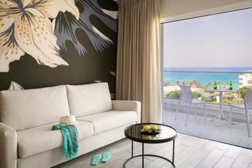 Vangelis Hotel & Suites
