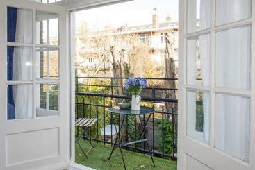 تختخواب و صبحانه Amsterdam The Blossom Room