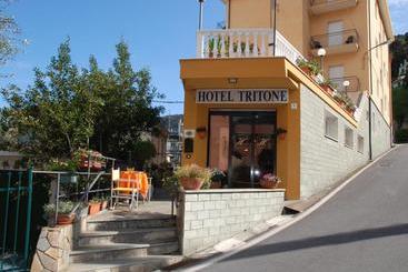هتل Tritone