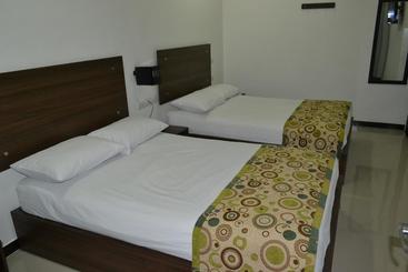 هتل Punto Dos Suites