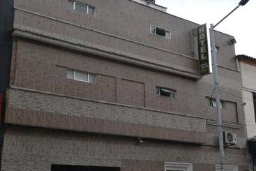 هتل Punto Dos Suites
