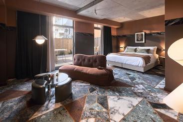 هتل The Collectionist