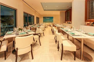 استراحتگاه Harbor Club St Lucia, Curio Collection By Hilton