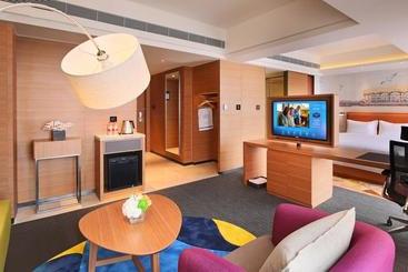 هتل Hampton By Hilton Beihai Station