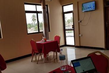 هتل B10 Airport Lodge