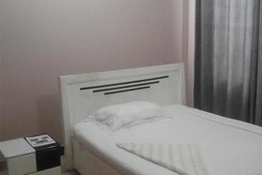 هتل B10 Airport Lodge
