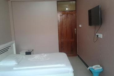 هتل B10 Airport Lodge