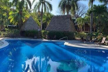 בית מלון כפרי Mal Pais Surf Camp