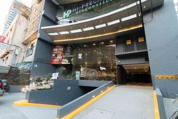 Hotel Reddoorz Premium Near Ust Hospital