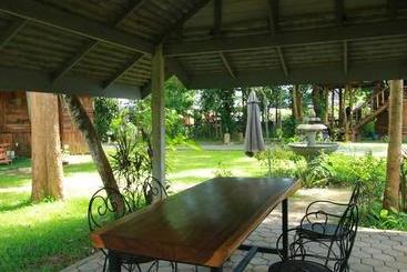 استراحتگاه Papa's Garden