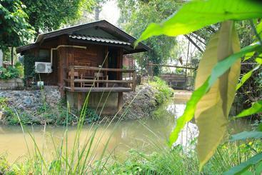 استراحتگاه Papa's Garden