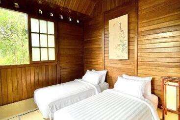 旅館 The Onsen Hot Spring Resort