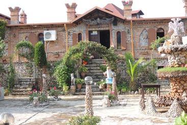 Отель Keshtjella Syni Zi   Bujtine