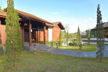 هتل Onsen At Moncham