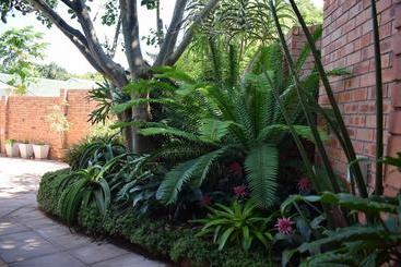 تختخواب و صبحانه Ginaz Bnb
