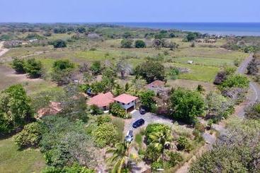 هتل Cabañas La Casa De Pucha