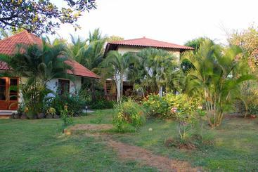 هتل Cabañas La Casa De Pucha