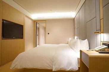 Ji Hotel Qiqihar Emancipation Door