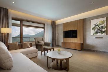 هتل La Fountain  & Resort Sanya