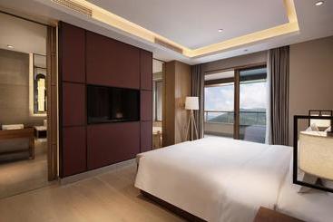 هتل La Fountain  & Resort Sanya