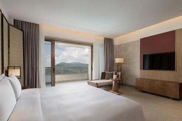 هتل La Fountain  & Resort Sanya