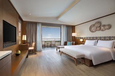 هتل La Fountain  & Resort Sanya