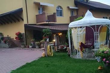تختخواب و صبحانه Casa Fiorita