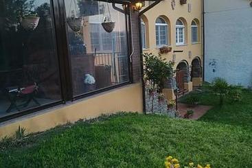 تختخواب و صبحانه Casa Fiorita