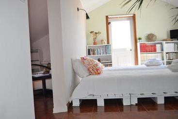 تختخواب و صبحانه Sun & Sand Guesthouse
