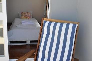 تختخواب و صبحانه Sun & Sand Guesthouse