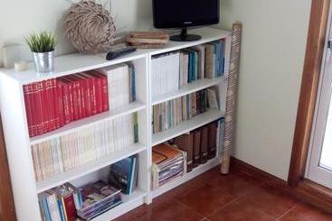 تختخواب و صبحانه Sun & Sand Guesthouse