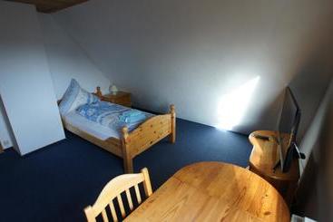 هتل Dorfkrug Büsum   Günstige Altbauzimmer Am Oland