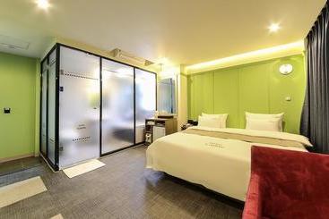 مُتل Busan Oncheonjang  Carino