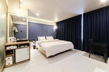 مُتل Busan Oncheonjang  Carino