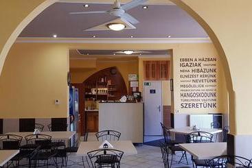 تختخواب و صبحانه Central Panzió Gyula