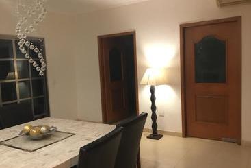 تختخواب و صبحانه Che S House