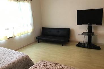 تختخواب و صبحانه Che S House