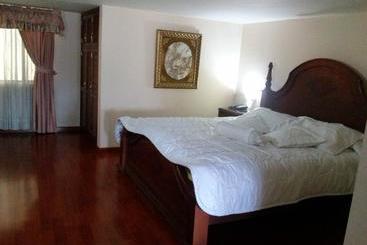 هتل Santa Isabel 2