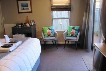 15 On Dillon Bed & Breakfast