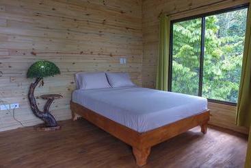 تختخواب و صبحانه Forest Lodge