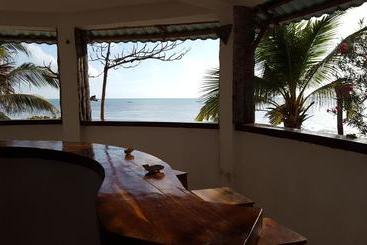 تختخواب و صبحانه Villa Mina Beachhouse